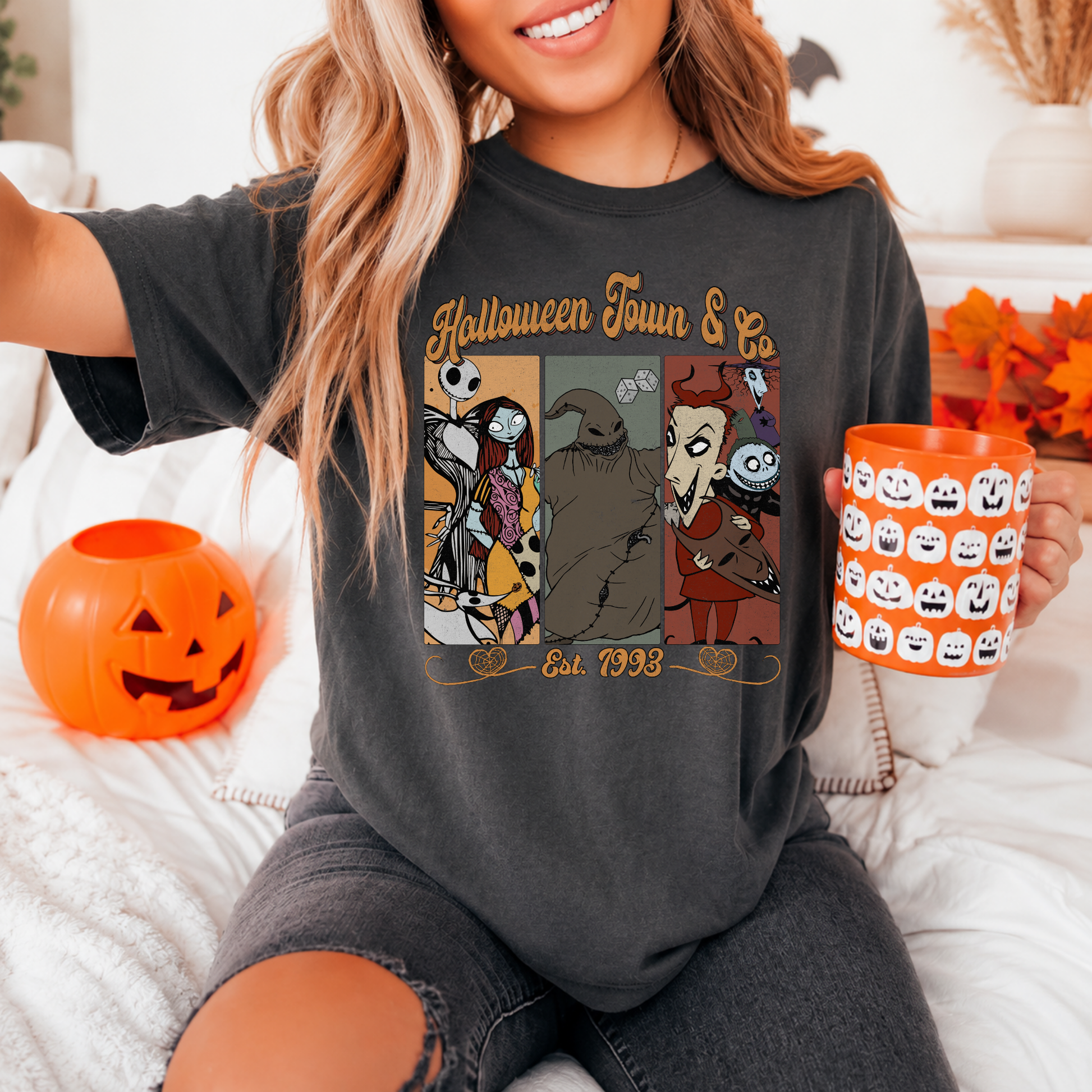Ghost reading book cozy autumn Comfort Colors graphic tee